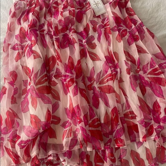 Cute feminine skirt with lips design. Size medium - Picture 2 of 2